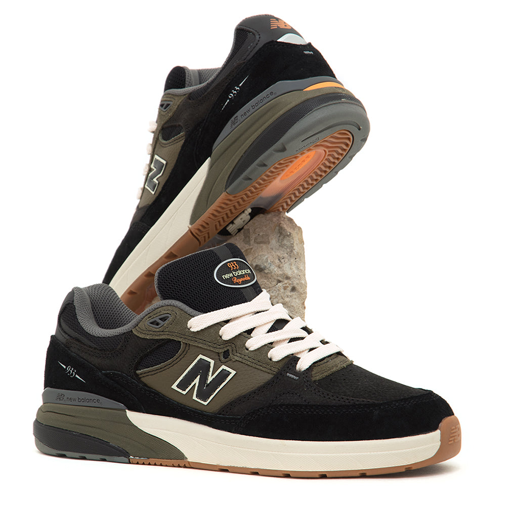 NM933 Andrew Reynolds (Black / Green)
