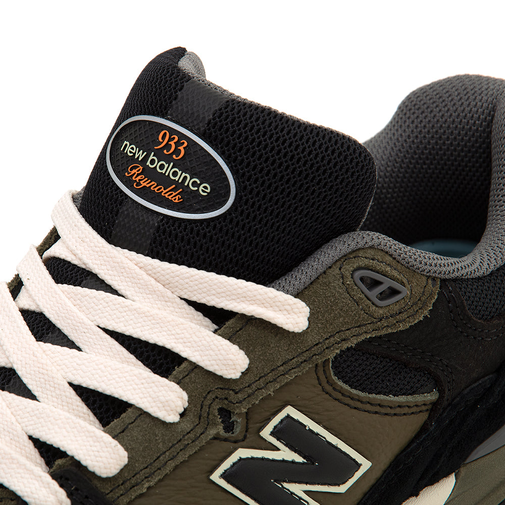 NM933 Andrew Reynolds (Black / Green)