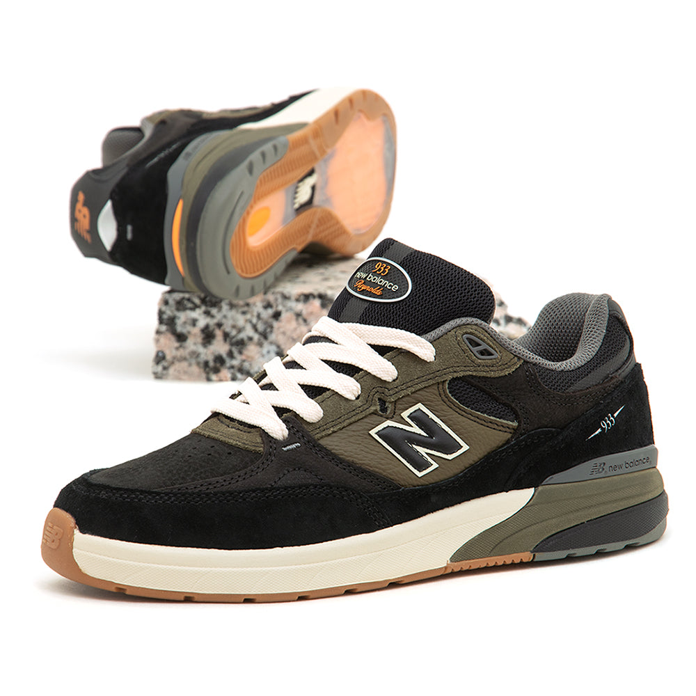 NM933 Andrew Reynolds (Black / Green)