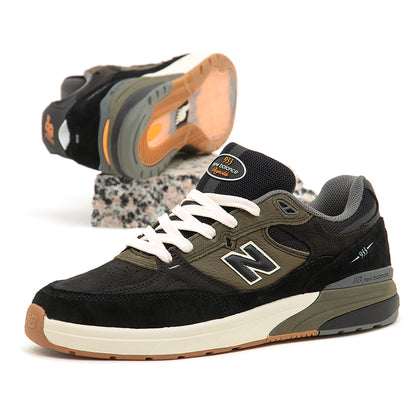 NM933 Andrew Reynolds (Black / Green)