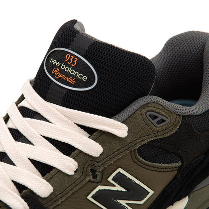 NM933 Andrew Reynolds (Black / Green)