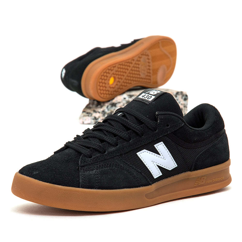 NM430 (Black / Gum)